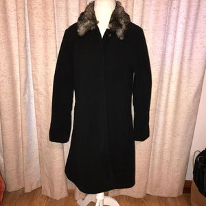 Gorgeous Coat with Faux Fur Collar (Size 14/16)